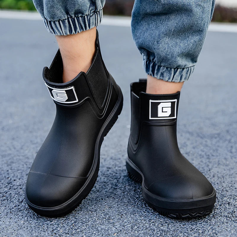 Stivali da pioggia antiscivolo a tubo corto da uomo, scarpe da acqua basse alla moda, stivali da pioggia stampati in un unico pezzo in PVC, scarpe impermeabili per lavori agricoli