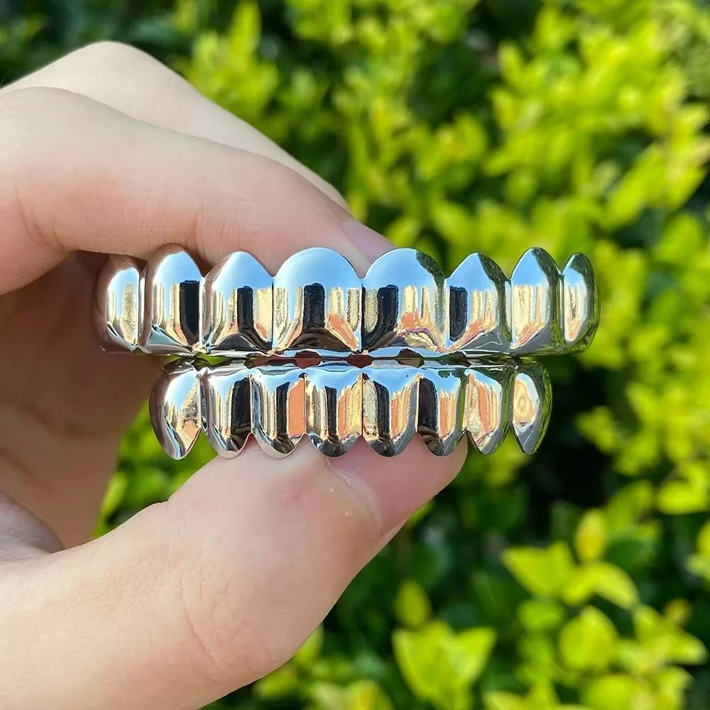 Set di grillz per denti con finitura lucida, superiore e inferiore, antiscivolo, ecologici, in rame, coperture per denti, gioielli per denti, colore argento e oro, stile rapper