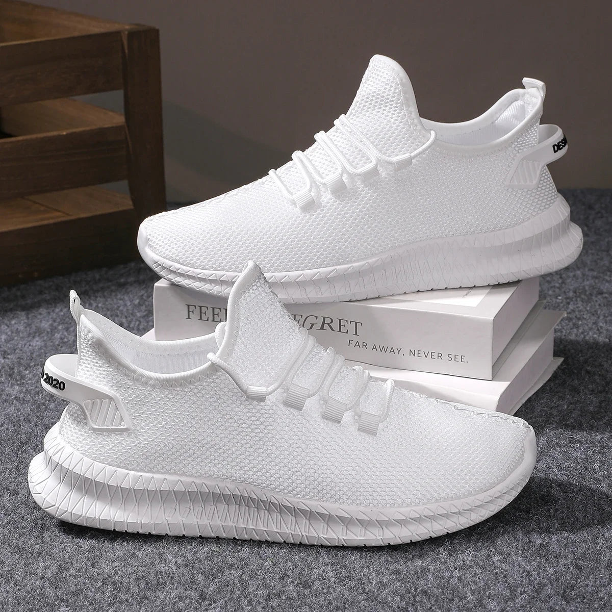 Sneaker outdoor in maglia da uomo