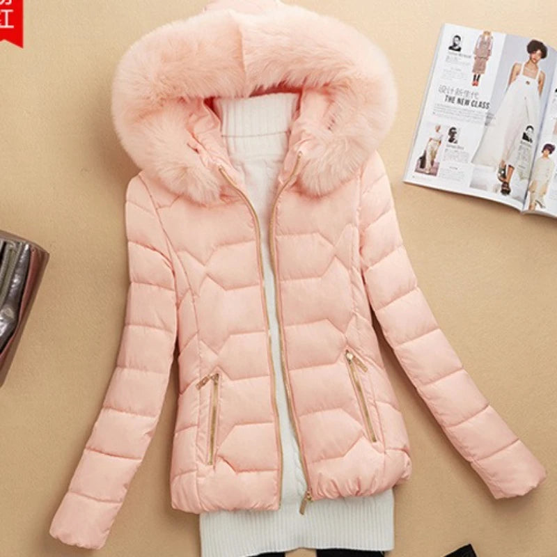 Parka lungo da donna – collo in pelliccia e caldo per l'inverno