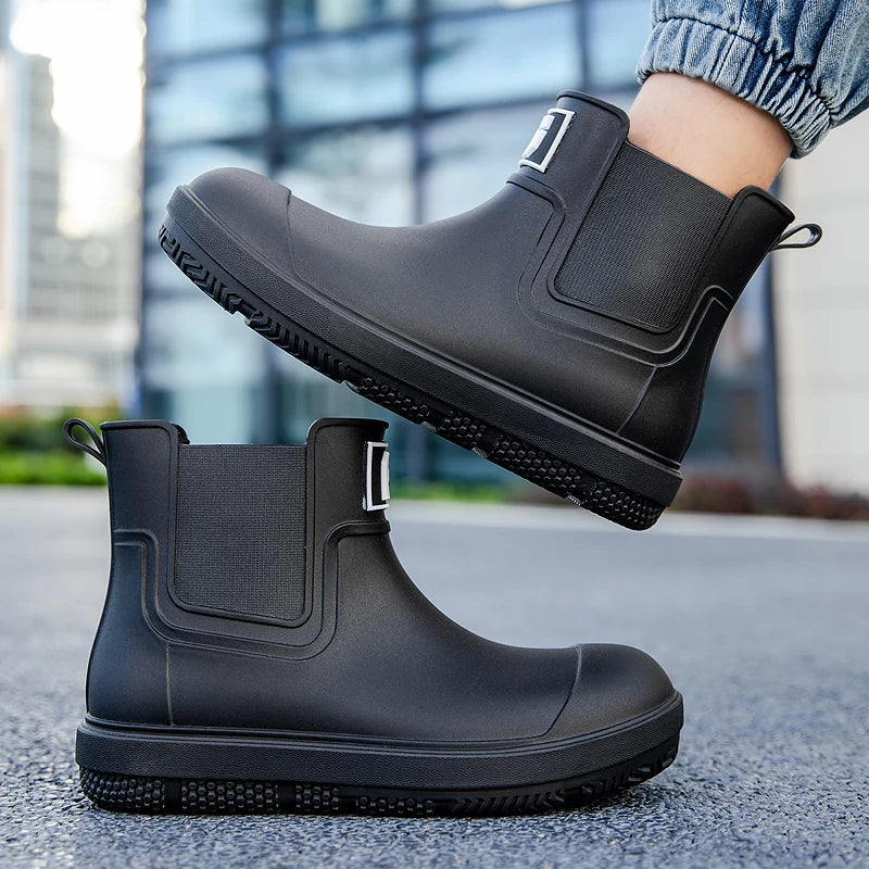 Stivali da pioggia antiscivolo a tubo corto da uomo, scarpe da acqua basse alla moda, stivali da pioggia stampati in un unico pezzo in PVC, scarpe impermeabili per lavori agricoli