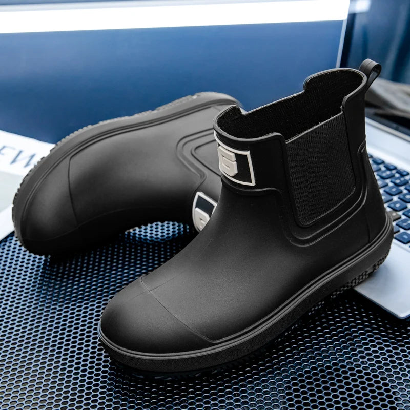 Stivali da pioggia antiscivolo a tubo corto da uomo, scarpe da acqua basse alla moda, stivali da pioggia stampati in un unico pezzo in PVC, scarpe impermeabili per lavori agricoli