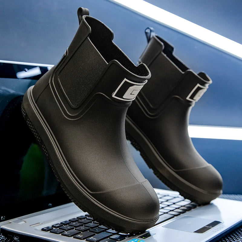 Stivali da pioggia antiscivolo a tubo corto da uomo, scarpe da acqua basse alla moda, stivali da pioggia stampati in un unico pezzo in PVC, scarpe impermeabili per lavori agricoli