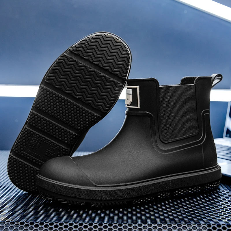 Stivali da pioggia antiscivolo a tubo corto da uomo, scarpe da acqua basse alla moda, stivali da pioggia stampati in un unico pezzo in PVC, scarpe impermeabili per lavori agricoli